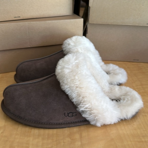 Ugg Women’s Scuffette ll Slipper - Picture 3 of 7